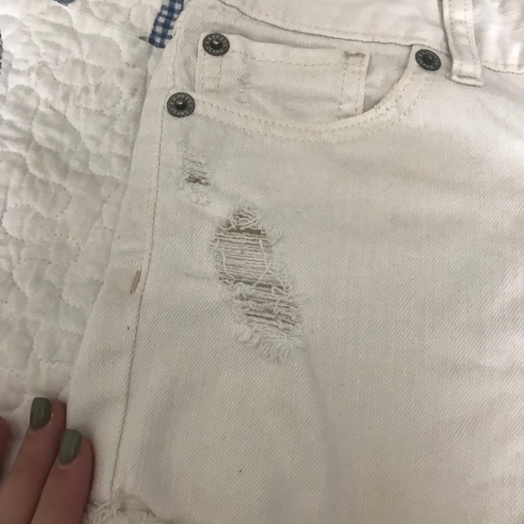 ▪️Distressed Booty Shorts▪️ - Picture 3 of 6